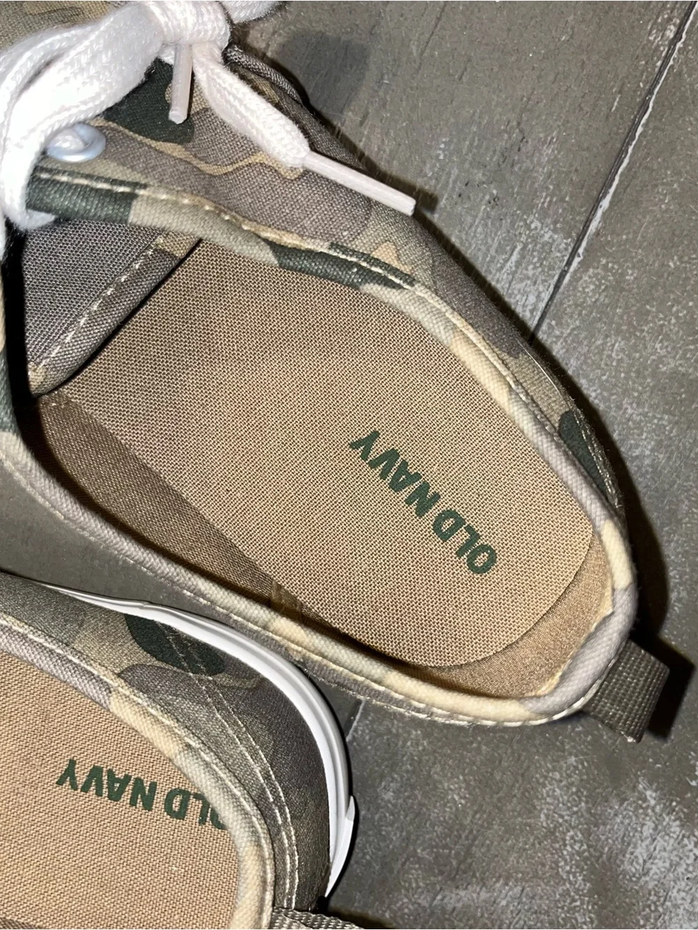 Old Navy Hunter Khaki Green Camo Boys Sneakers Lace Up NWT US 6